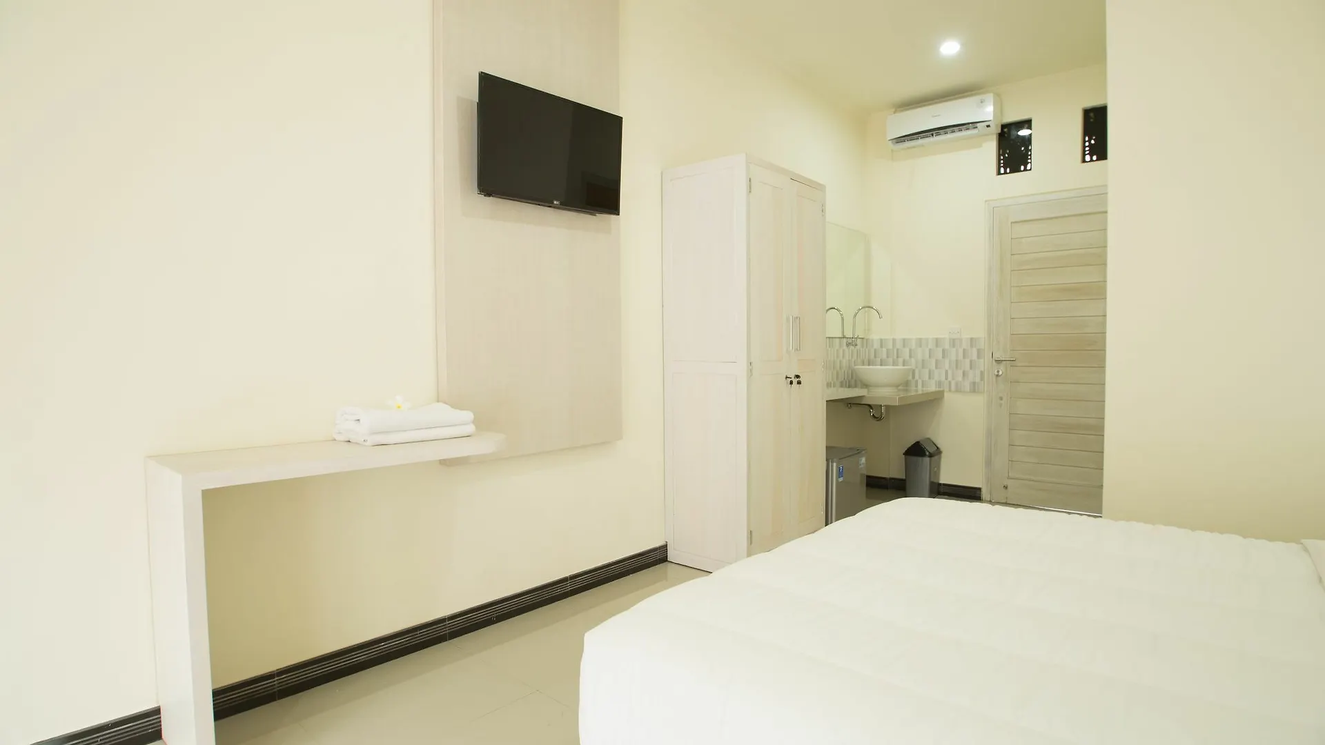 Tirai Bambu Jimbaran Otel Kuta Selatan Endonezya