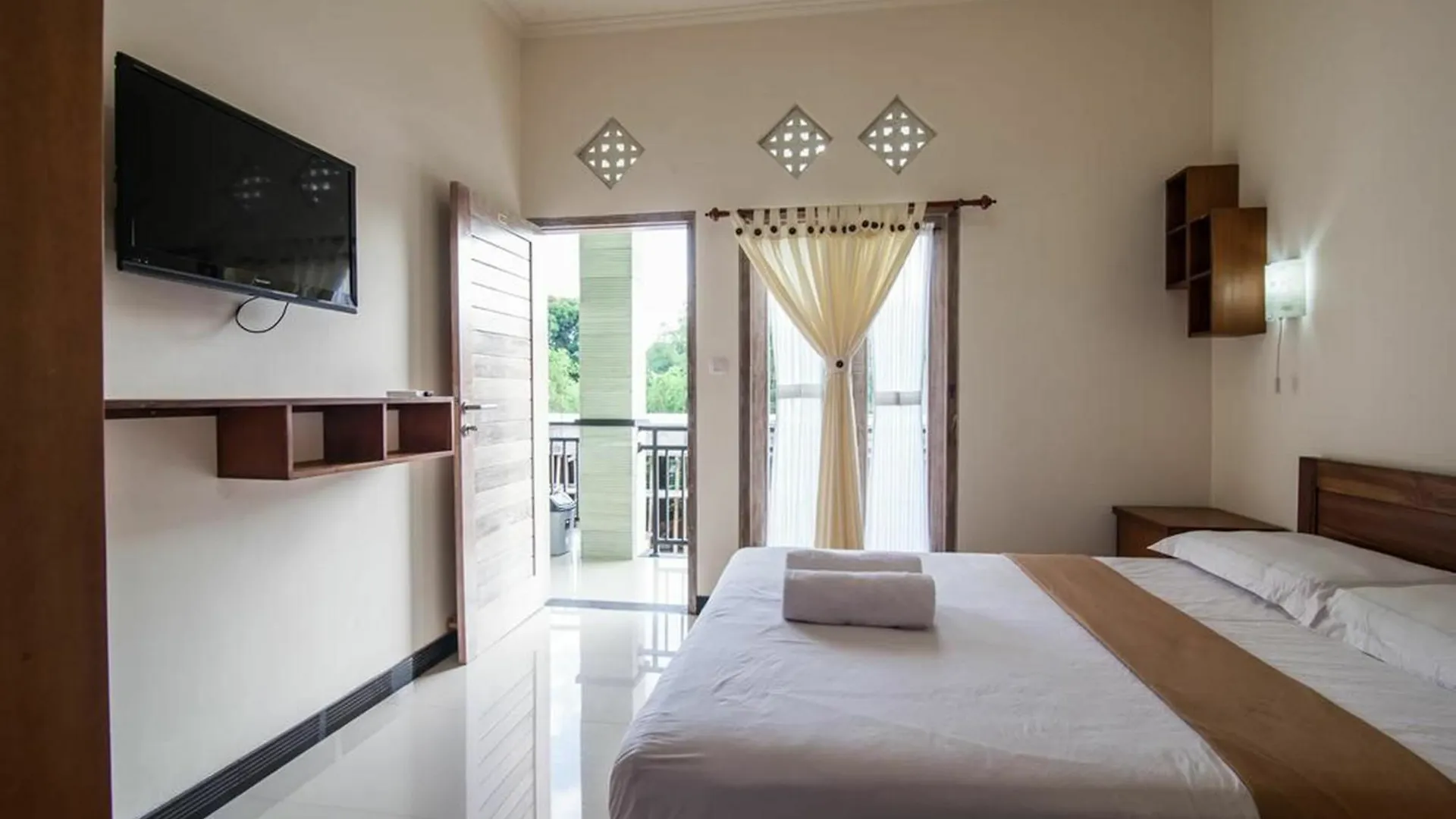 **  Tirai Bambu Jimbaran Otel Kuta Selatan Endonezya